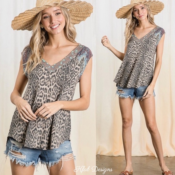 ❤️LAST 1! Leopard V Neck Paisley Contrast Knit Top - Picture 2 of 7